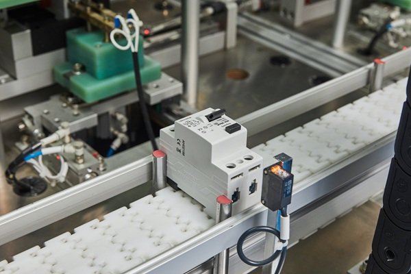 Testing DC circuit breakers and isolators – Synode Electric