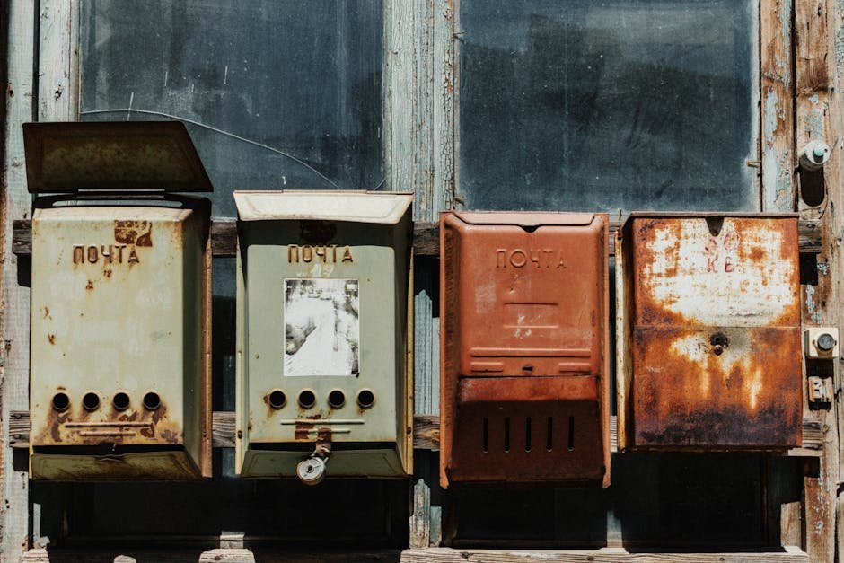 Boîtier de disjoncteur CC présentant une construction étanche conforme à la norme NEMA, plusieurs positions de disjoncteur et une installation professionnelle pour un système de distribution électrique solaire PV ou marin.